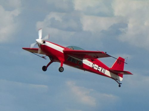 Skrydis vieninteliu Lietuvoje Extra 300 akrobatiniu lėktuvu